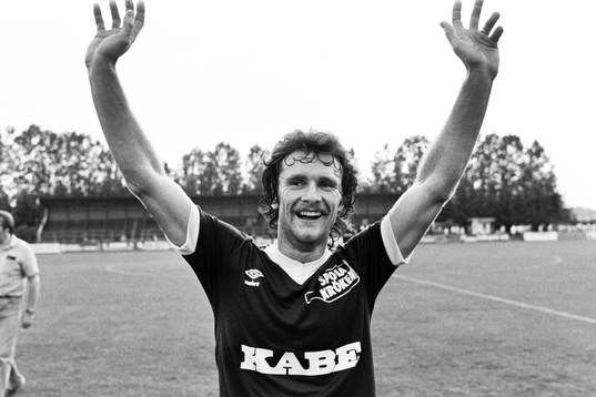  Jönköpings målskytt Gary Watson jublar efter matchen. 