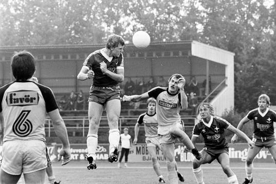  Bengt Ivarsson, Hässleholm försöker stoppa en malmöspelare.