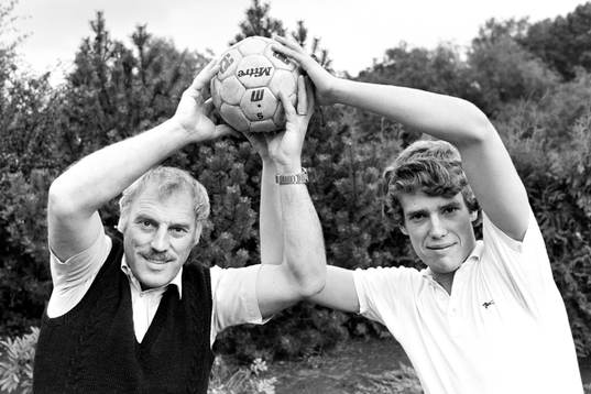  Bengt Lindfors, f.d målvakt i Hässleholms IF med sonen Bo Lindfors 18 år och målvakt i IFK Hässleholm.
