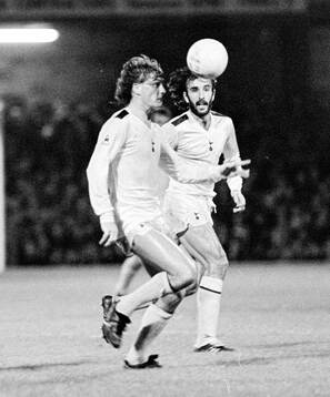  Swansea - Tottenham: Tottenhams Glenn Hoddle and Ricky Villa. 