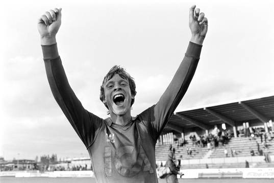  Östers tremålsskytt Peter Truedsson jublar efter matchen.