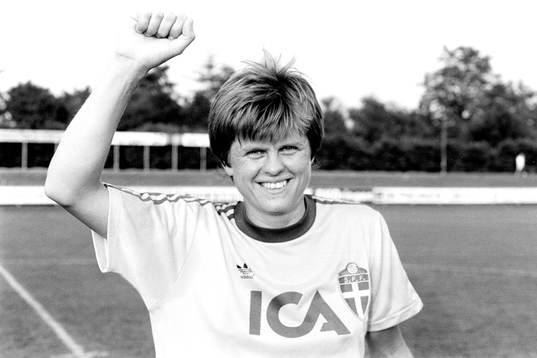  Sveriges målskytt Birgitta Söderström jublar efter matchen.
