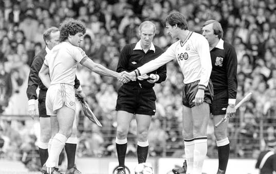  Kevin Keegan of Newcastle (L) greets Paul Jones of Bolton.
