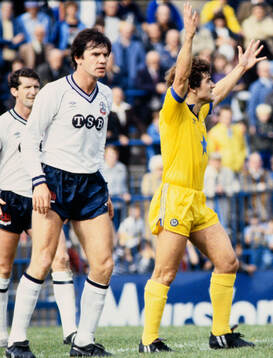  Paul Jones of Bolton and Kevin Keegan of Newcastle.
