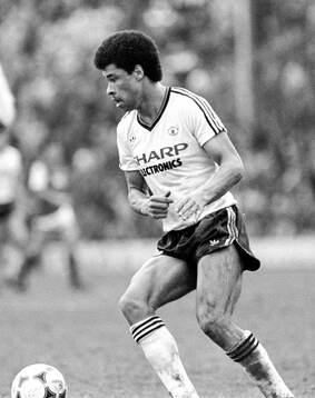  Paul McGrath of Manchester United.