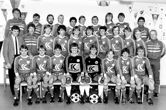  Bakre raden fr. v Björn Lindén, lagledare, Sten Bengtsson, läkare, Johny Erlandsson, Håkan Arvidsson, Vasilios Martides, Tony Persson, Alf Nilsson, Nicklas Karlström, Björn Wigstedt och Allan Hebo-Larsen, tränare. Mellersta raden fr. v Kjell Nyberg, lagledare, Johnny Wiksten, massör, Ulf Nordenhem, Mikael Marko, Peter Karlsson, Magnus Nilsson, Henrik Hasselgren, Peter Rydasp, Leif Svensson, Magnus Arvidsson och Bo Nilmert. Främre raden fr. v Jerker Johansson, Mats Andersson, Niklas Andersson, Leif Friberg, målvakt, Hans Gustavsson, målvakt, Ove Johansson, Håkan Jägerbrink och Benno Magnusson.
