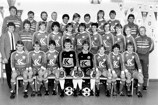 Bakre raden fr. v Björn Lindén, lagledare, Sten Bengtsson, läkare, Johny Erlandsson, Håkan Arvidsson, Vasilios Martides, Tony Persson, Alf Nilsson, Nicklas Karlström, Björn Wigstedt och Allan Hebo-Larsen, tränare. Mellersta raden fr. v Kjell Nyberg, lagledare, Johnny Wiksten, massör, Ulf Nordenhem, Mikael Marko, Peter Karlsson, Magnus Nilsson, Henrik Hasselgren, Peter Rydasp, Leif Svensson, Magnus Arvidsson och Bo Nilmert. Främre raden fr. v Jerker Johansson, Mats Andersson, Niklas Andersson, Leif Friberg, målvakt, Hans Gustavsson, målvakt, Ove Johansson, Håkan Jägerbrink och Benno Magnusson.
