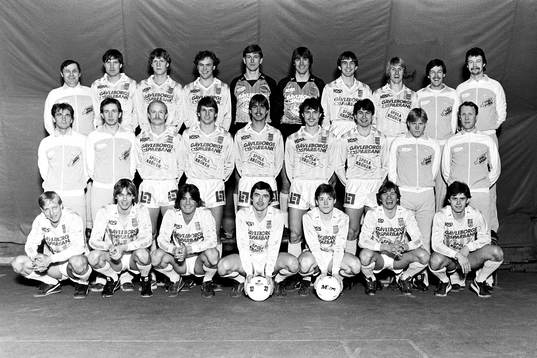  Bakre raden fr. v: Yngve Larsson, materialförvaltare, Stefan Andersson, Mats Olausson, Per Johansson, Arne Skalk, målvakt, Anders Markström, målvakt, Håkan Holmström, Lars Ytterbom, Benny Blom och Bernth Johansson, tränare. Mellersta raden fr. v: Lars-Erik Hansson, tränare, Per Karlsson, Tore Lennartsson, Jan Thunell, Thomas Axman, Mikael Källström, Thomas Hansson, Joacim Carlsson och Kent Wretman, tränare. Främre raden fr. v: Jonas Sköldberg, Per Olsson, Örjan Sköld, Bernt Björk, Magnus Oja, Peter Utriainen och Roger Johansson.