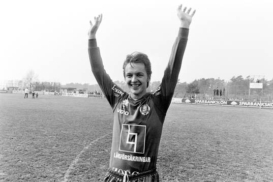  Helsingborgs målskytt Cyril Finnberg jublar efter segern.