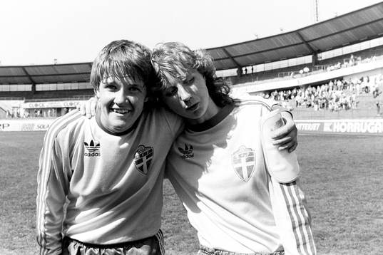  Pia Sundhage och Angelica Burevik, Sverige jublar efter segern.