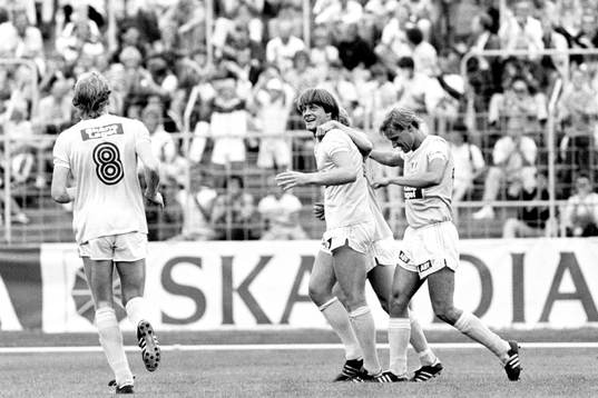 Hasse Borg och Malmö jublar efter mål.