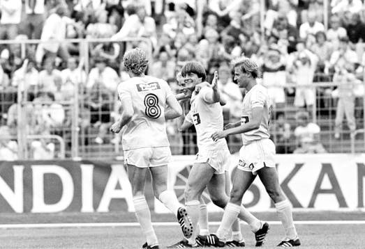  Hasse Borg och Malmö jublar efter mål.