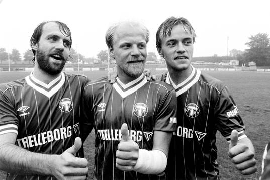  Trelleborgs målskyttar jublar efter matchen. Fr. v Benny Mårtensson, Jan Sjögren och Stefan Hermansson.