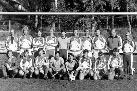 Lagbild med bl.a Kurt-Arne Bergstrand i mitten i bakre