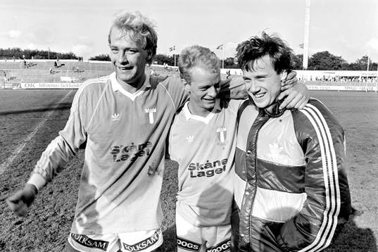  Malmös målskyttar jublar efter matchen. Fr. v Mats Magnusson, Anders Palmér och Ingemar Erlandsson.
