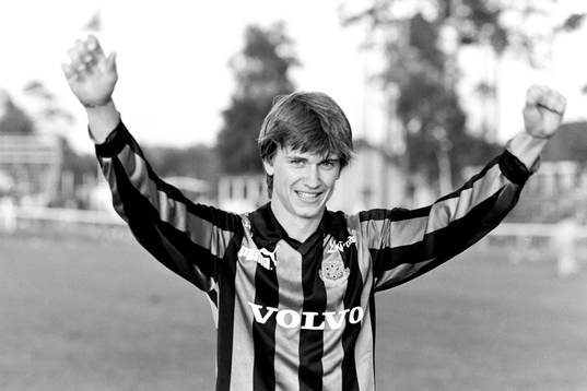  Gais målskytt Ulf Köhl jublar efter matchen.