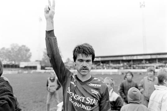  Brages målskytt Thomas Nilsson jublar efter matchen.