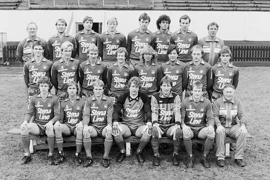  Örgrytes trupp, bakre raden fr. v Raymond Carlsson, lagledare, Anders Carlsson, Conny Karlsson, Åke Johansson, Henrik Svartborn, Anders Holmvén, Sören Börjesson, och Agne Simonsson, tränare. Mellanraden fr. v Dennis Olsson, Jan Gidebratt, Jan Hellström, Glenn Martindahl, Peter Esberg, Tony Ohlsson, Gunnar Samuelsson och Anders Andersson. Främre raden fr. v Hans Prytz, Peter Rodin, Sonny Åberg, Sven Andersson, målvakt, Lars Andersson, målvakt, Göran Ramstedt och Dennis Skånberg, äss. tränare.
