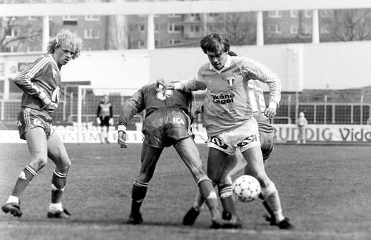 Malmös Per Olsson med bollen.