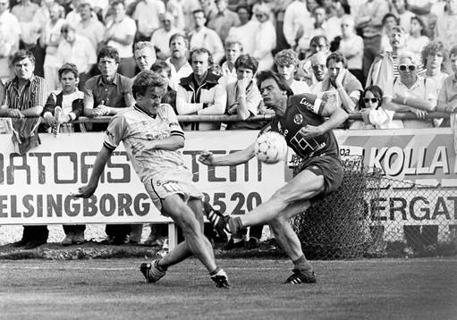   Erkki Rytilahti, IFK Malmö och Pär-Olof Ohlsson i kamp om bollen.