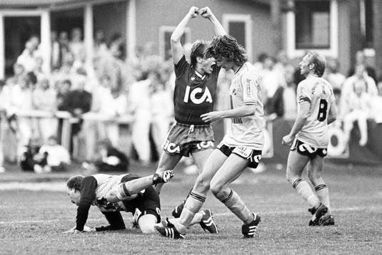  Ronnie Persson, Öster jublar efter 0-2.