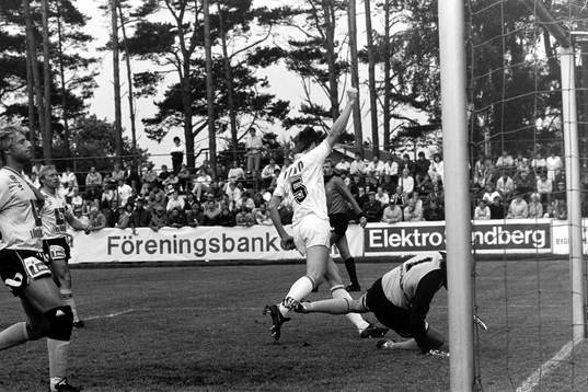  Sven Dahlkvist gör 0-1 för AIK.
