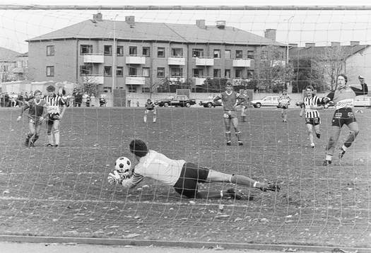  Landskronas målvakt Peter Joelsson kvitterar till 1-1 på straff.