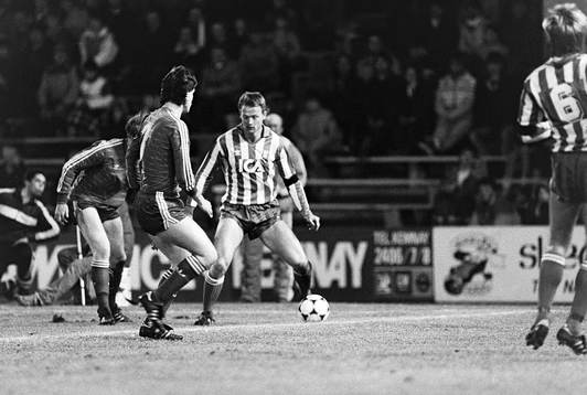  Torbjörn Nilsson, Göteborg med bollen.