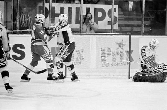 Stefan Persson, Färjestad i bråk med en