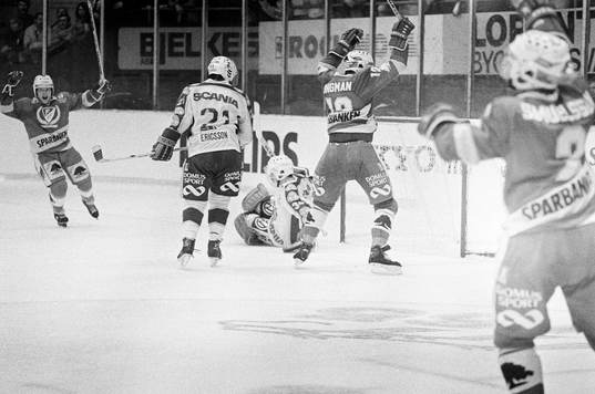 Jan Ingman och Färjestad jublar