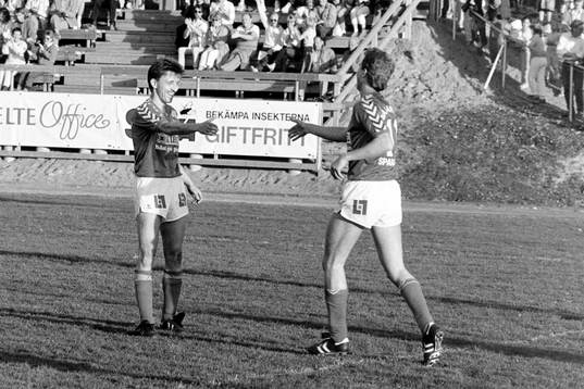  Martin Bergström och Staffan Unosson, Markaryd jublar efter mål.