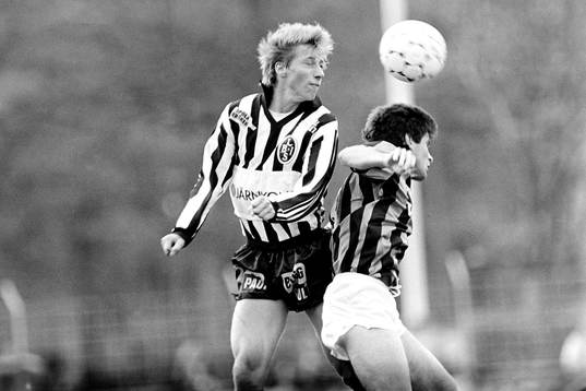 Thomas Gustavsson, Landskrona högst i en nickduell.