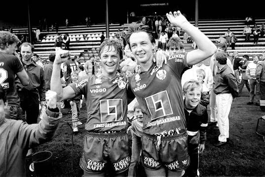  Helsingborgs målskyttar Lars Möller och Cyril Finnberg jublar efter segern.
