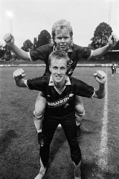  Glada målskyttar i AIK, Thomas Lundmark och Roger Sundin.