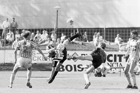 Landskronas Thomas Gustavsson flyger mellan frölundas