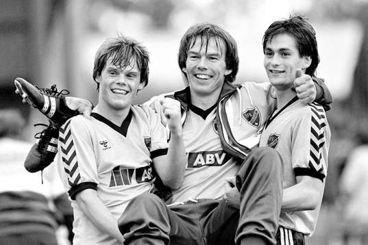  Målskyttarna Peter Persson, Mats Thörnberg och Jan Melin, IFK Hässleholm jublar efter segern.