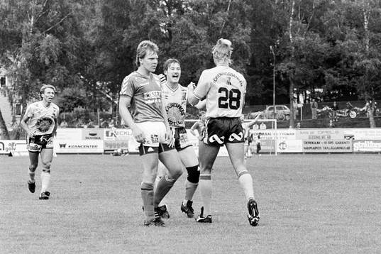  Patrik Lennartsson och Mjällby jublar efter mål.