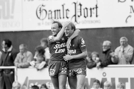  Sammy McIlroy och Gunnar Samuelsson, Örgryte jublar efter mål.