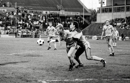 Ulf Eriksson, Sverige och Peter Shilton, målvakt, England