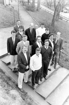 Samtliga tränare i söderettan samlade. Bakifrån fr. v