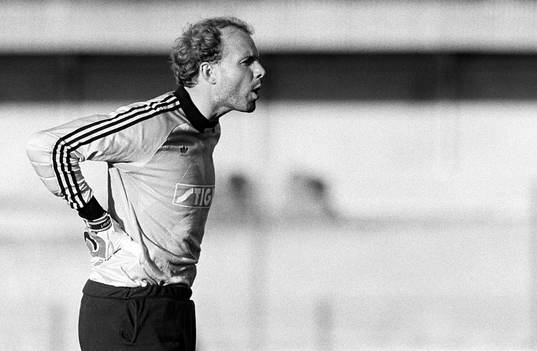  Thomas Ravelli, målvakt i Öster.