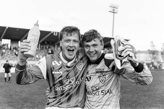  Brages målskytt Göran Arnberg och Bengt Nilsson, målvakt efter matchen.