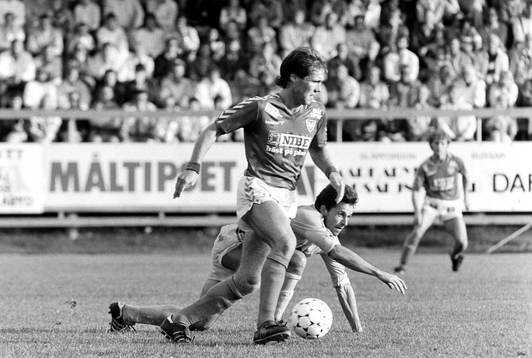  Markaryds Håkan Davidsson med bollen.