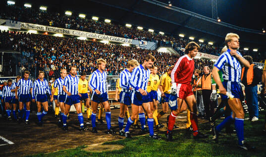 Inmarsch på Nya Ullevi. Från höger: Peter Larsson,