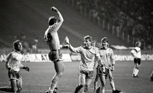 Hans Holmqvist, Peter Truedsson, Glenn Hysén och Joakim Persson, jubel, glädje
