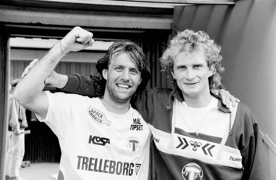 Trelleborgs Benny Mårtensson och Lars Blixt jublar efter matchen.