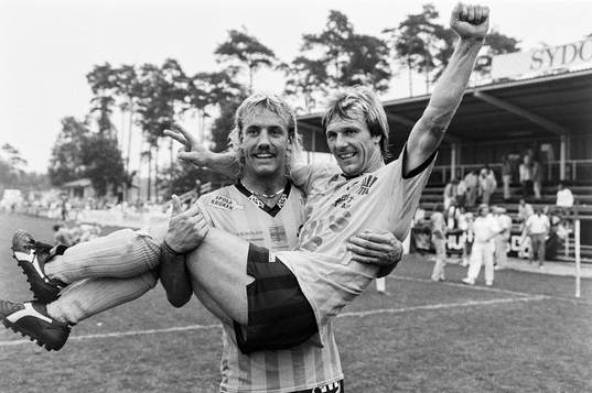  Hans Larsson och Flemming Pehrson, Mjällby jublar efter matchen.