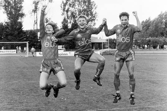  Elfsborgs målskyttar Stefan Andreasson, Mikael Zeybrandt och Per-Anders Eriksson jublar efter matchen.