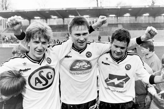  Jörgen Dunberg, Sven Dahlkvist och Thomas Andersson, Örebro jublar efter segern..
