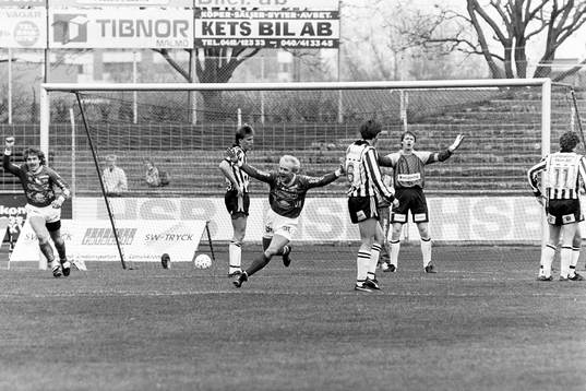  Joakim Carlsson, Karlskrona jublar efter 1-2.